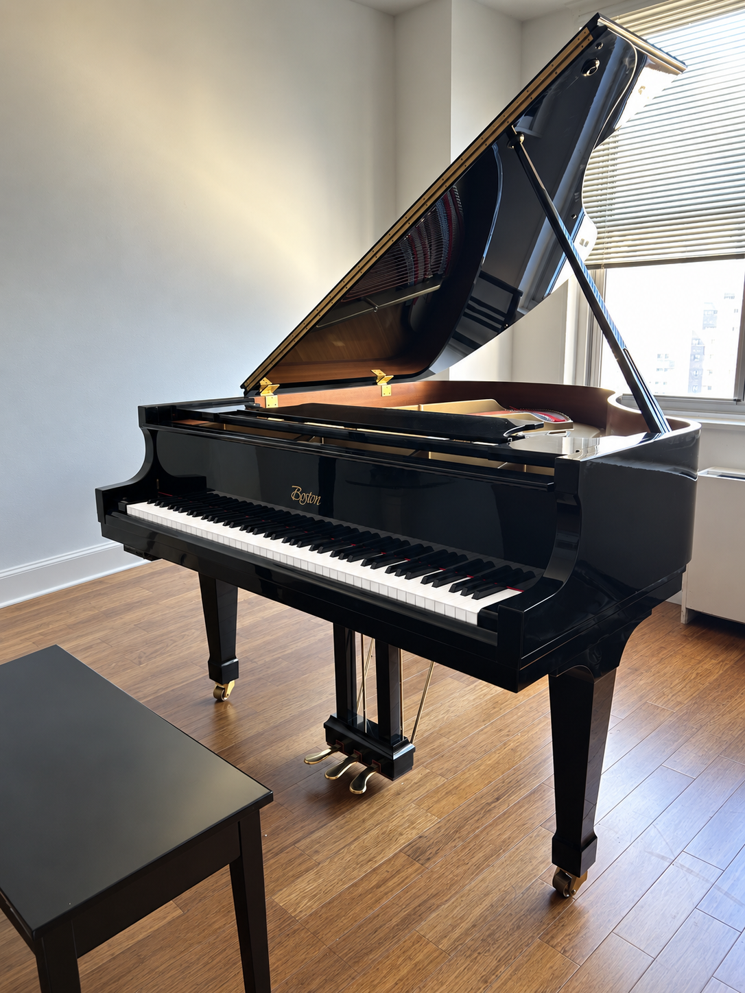 City-Friendly Boston Grand GP-163 PE II with QuietTime System | High Gloss Ebony