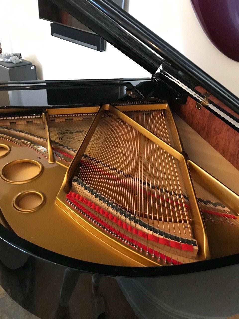 2007 Estonia High Gloss Ebony Medium Grand Piano