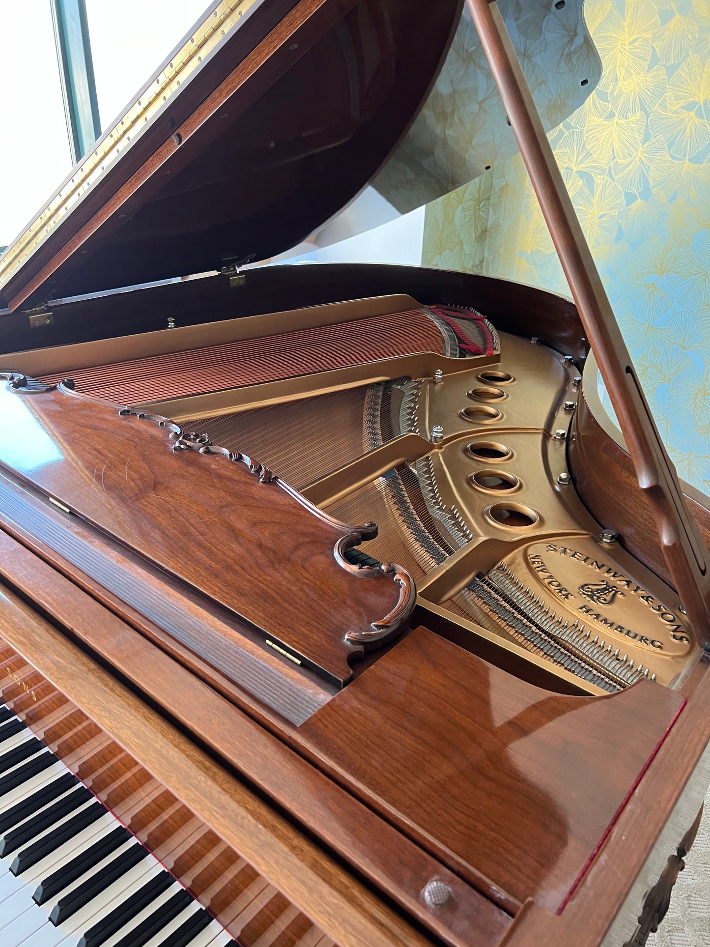 1987 Steinway Grand Piano Model M Louis XV | Walnut