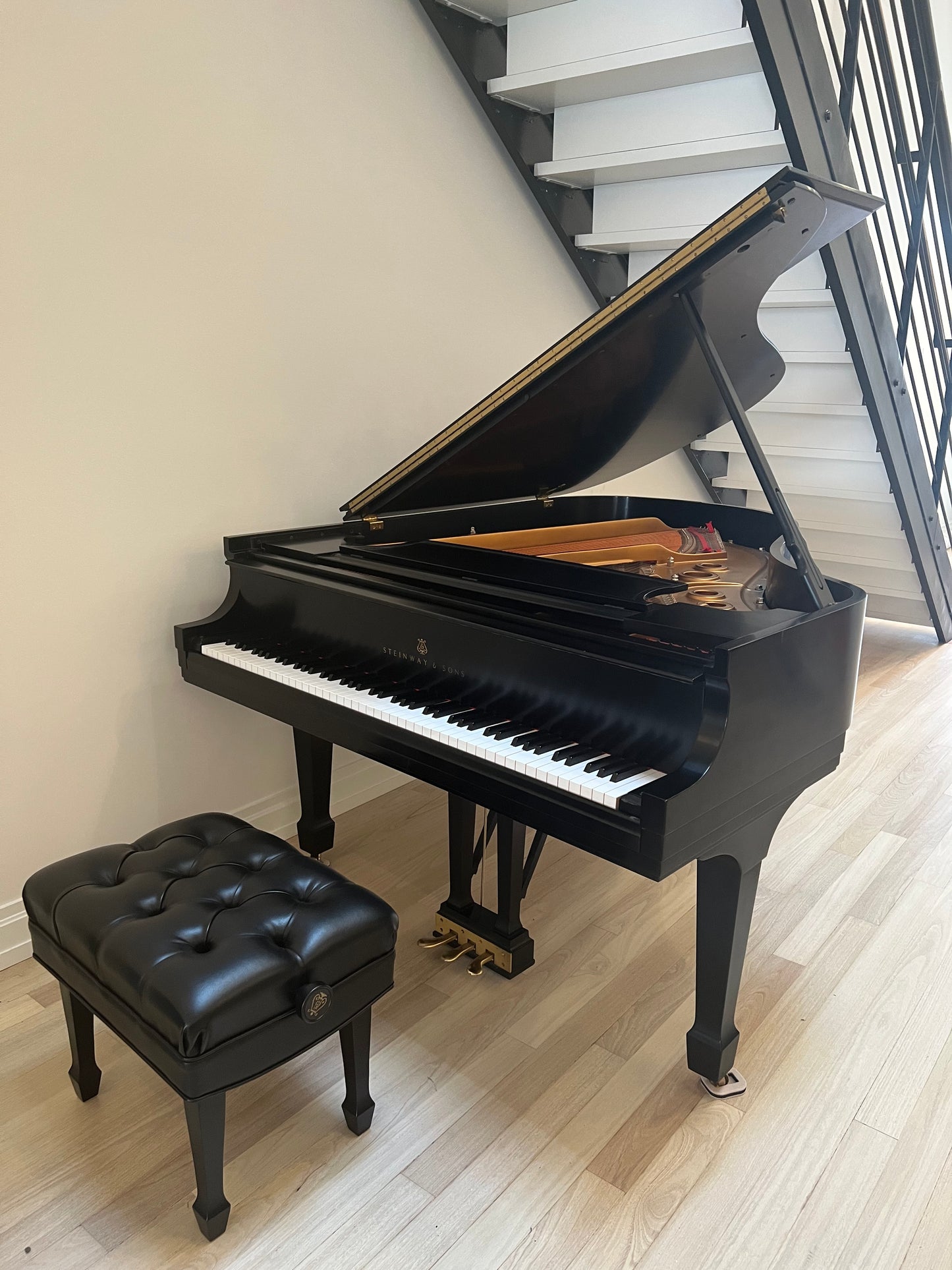 2005 Steinway Grand Piano Model L | Ebony