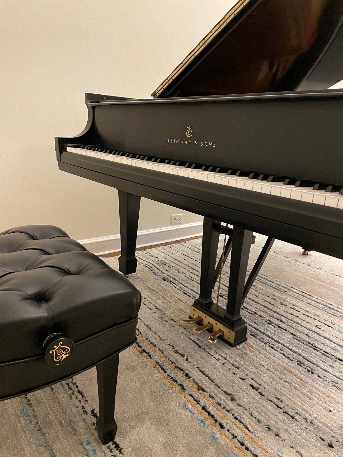 2000 Steinway Grand Piano Model L | Ebony