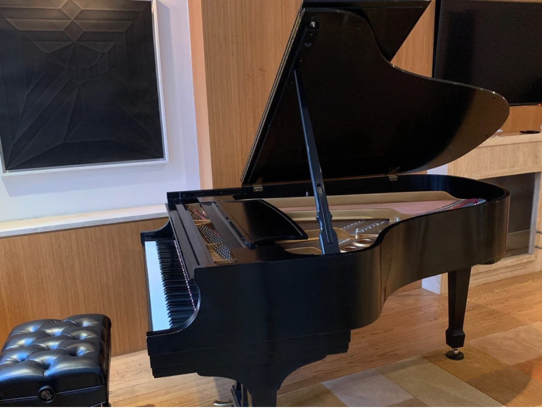 1986 Steinway Model L Pre-Owned | Used