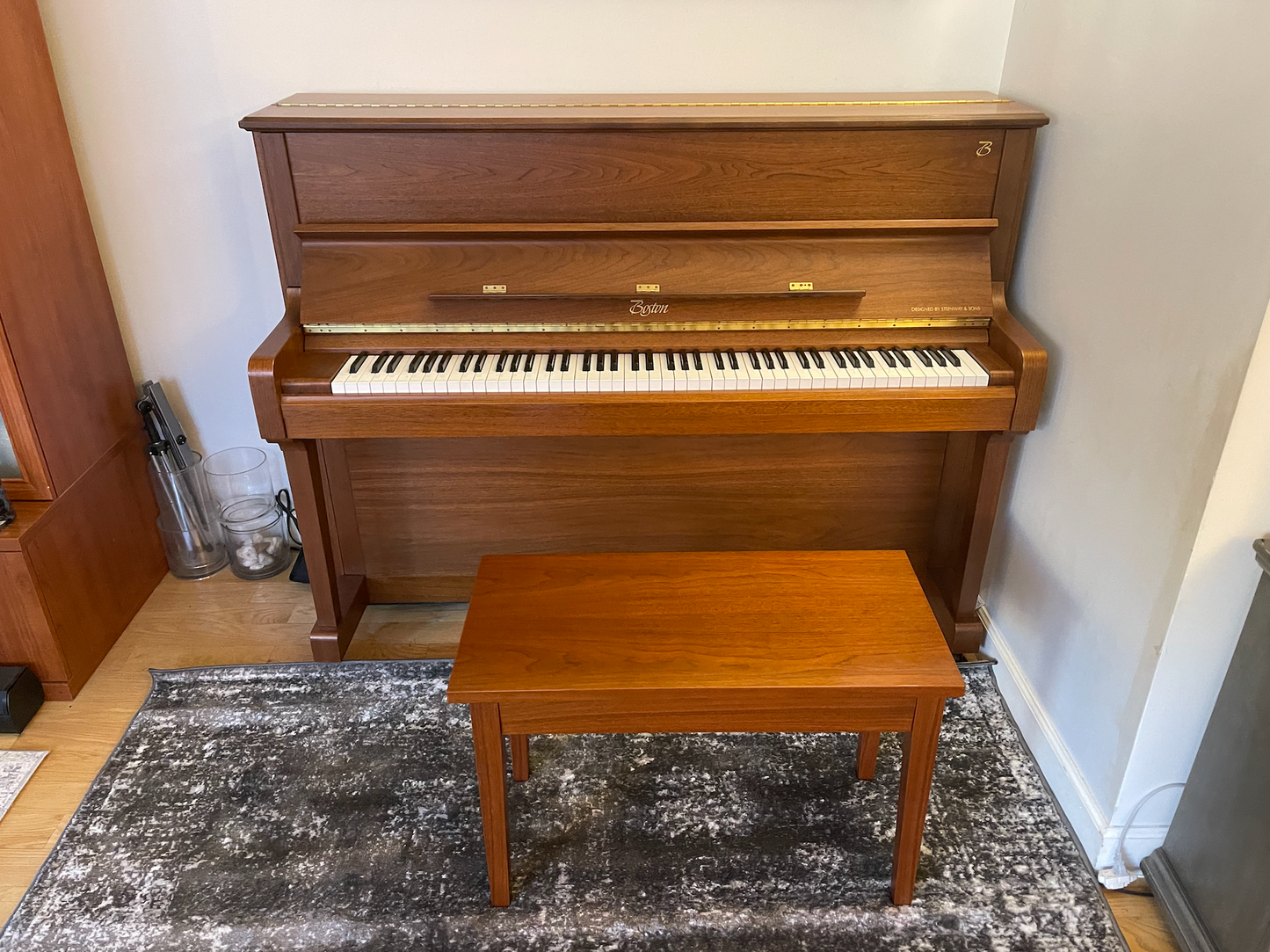 2010 Boston Upright UP-118 | Walnut