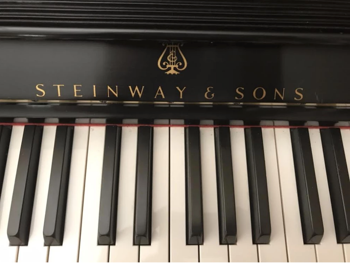 Steinway Model 1098 Upright Piano | Ebony