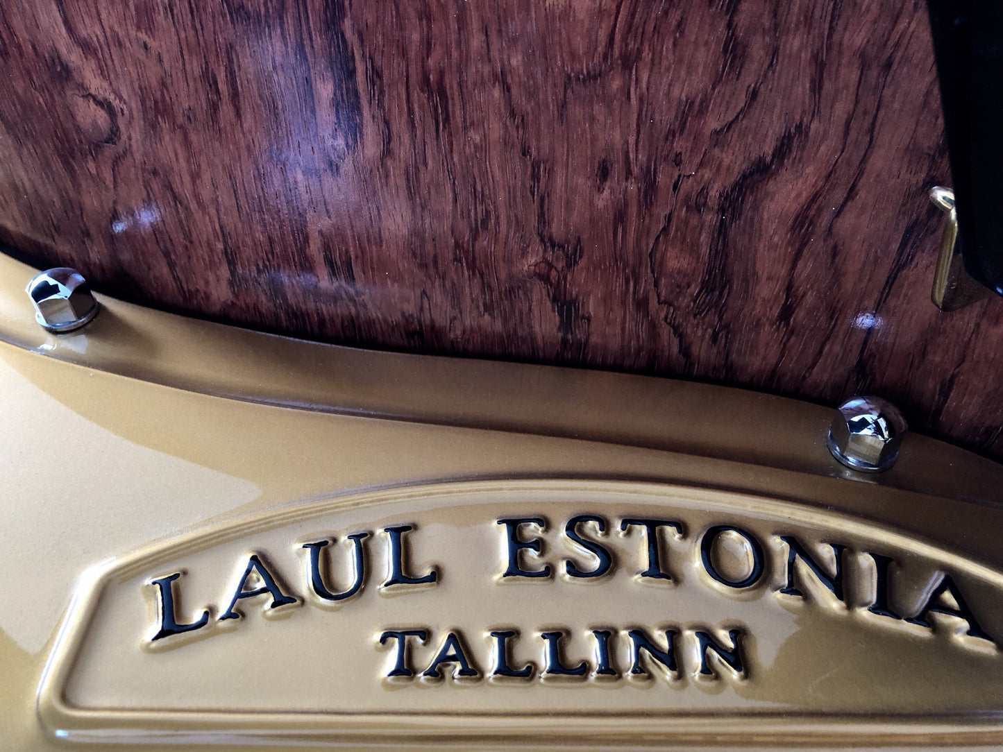 2007 Estonia High Gloss Ebony Medium Grand Piano