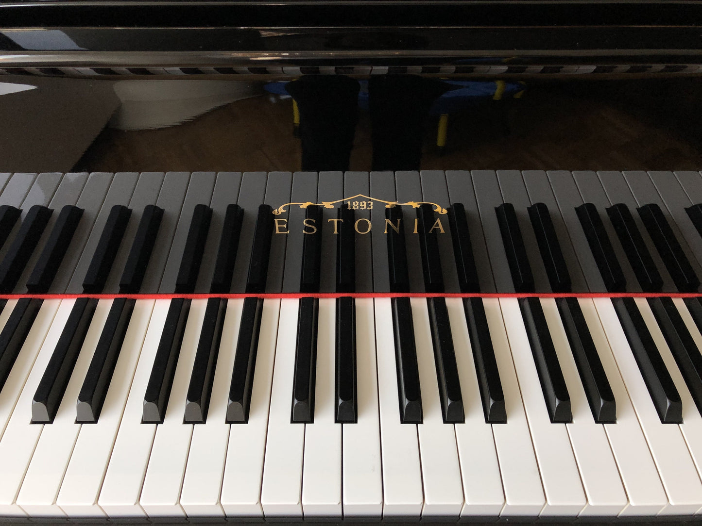 2007 Estonia High Gloss Ebony Medium Grand Piano