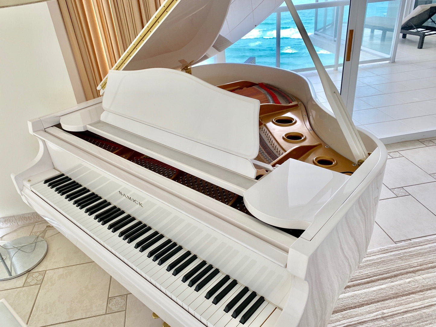 Samick White Baby Grand Piano in Miami