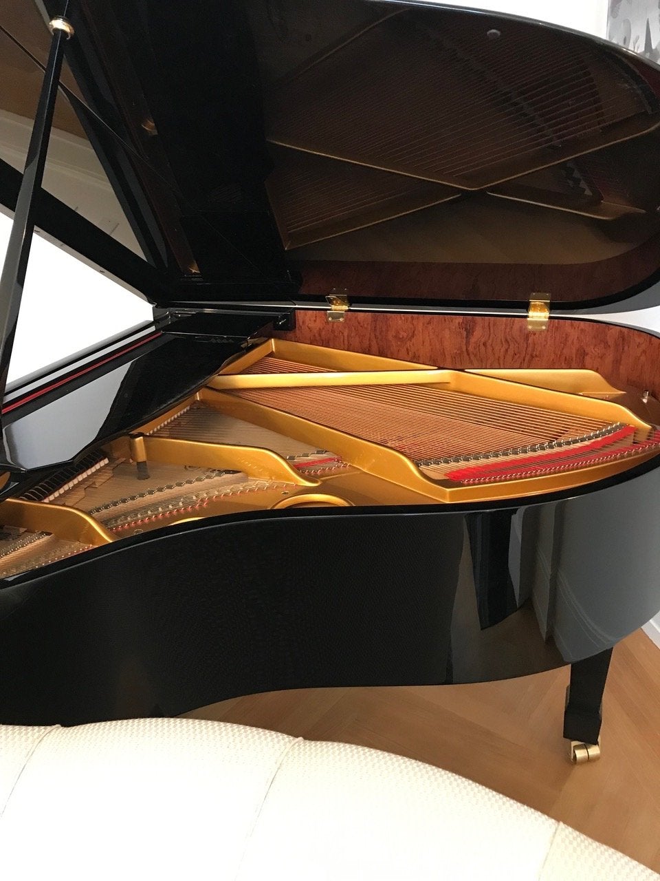 2007 Estonia High Gloss Ebony Medium Grand Piano