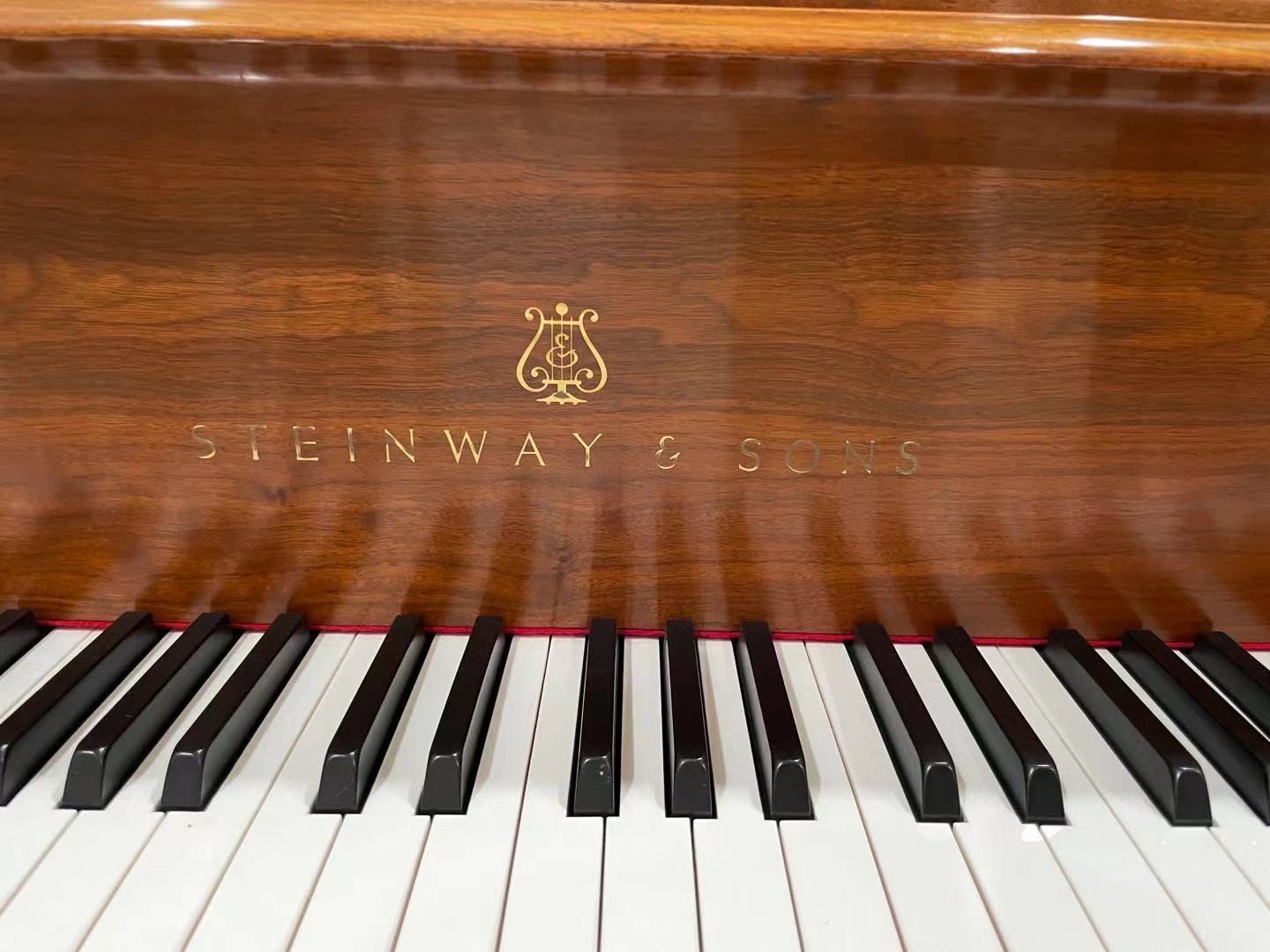 1996 Steinway Grand Piano Model M Louis XV | Walnut