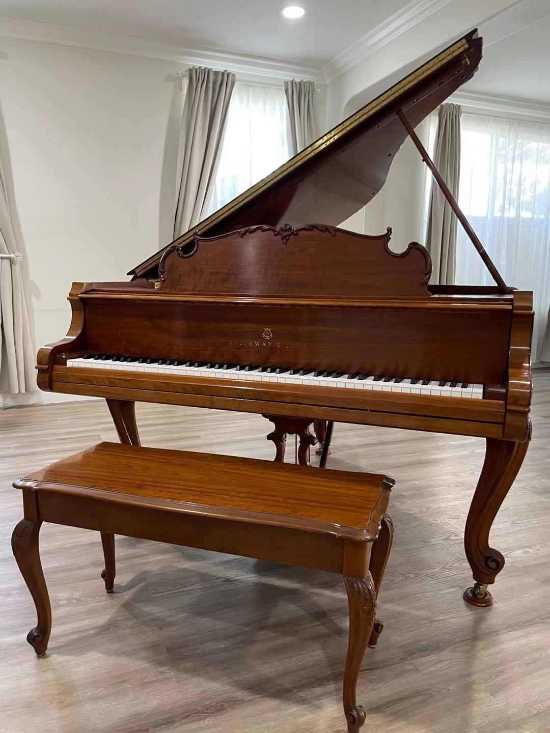 1996 Steinway Grand Piano Model M Louis XV | Walnut